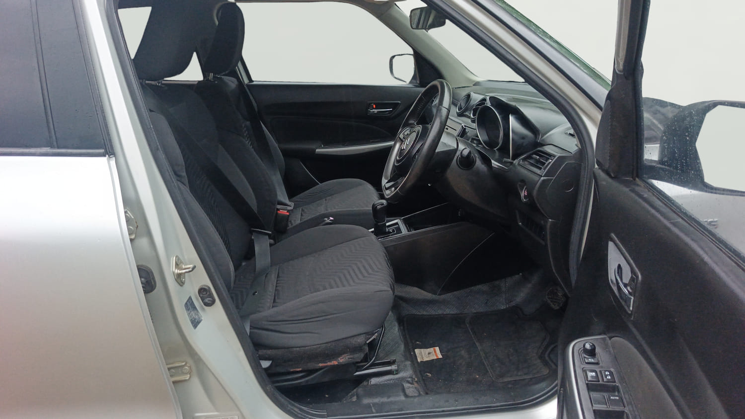 Used 2019 Maruti Suzuki Swift ZDi Plus AMT Diesel Automatic interior RIGHT SIDE FRONT DOOR CABIN VIEW