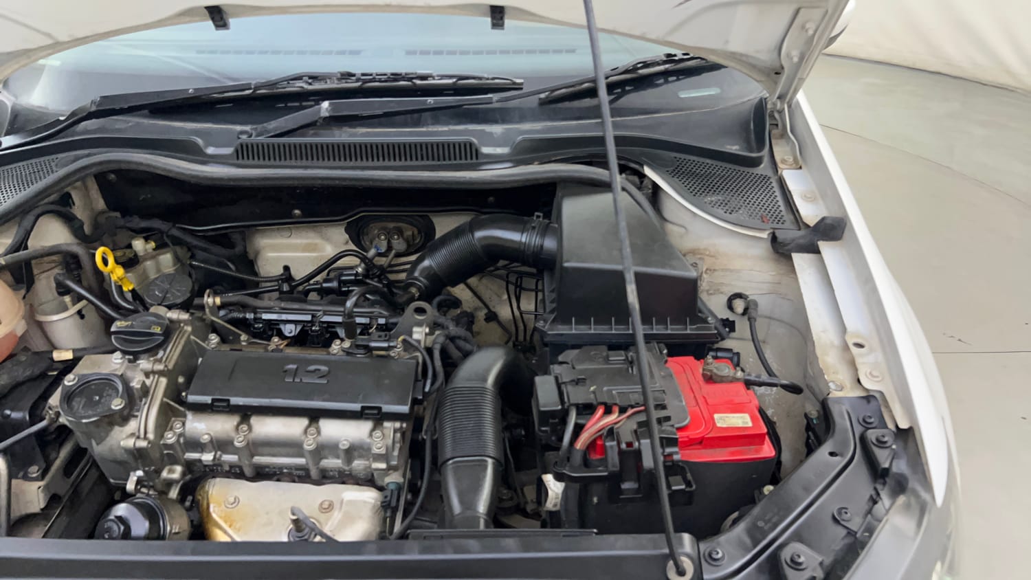 Used 2017 Volkswagen Polo Highline1.2L (P) Petrol Manual engine ENGINE LEFT SIDE HINGE & APRON VIEW
