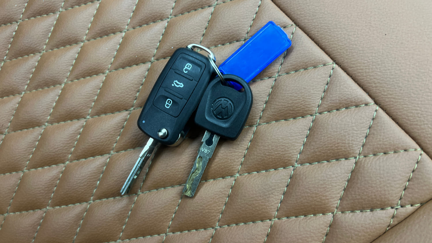 Used 2013 Volkswagen Polo Comfortline 1.2L (P) Petrol Manual extra CAR KEY VIEW