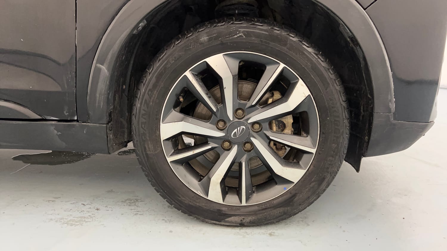Used 2021 Mahindra XUV 300 W8 (O) 1.5 Diesel Diesel Manual tyres RIGHT FRONT TYRE RIM VIEW