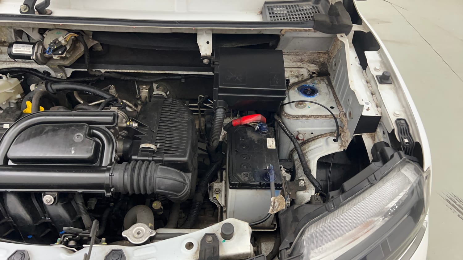 Used 2024 Renault Kwid RXT 1.0L Petrol Manual engine ENGINE LEFT SIDE VIEW