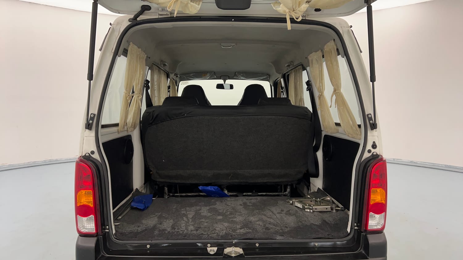 Used 2022 Maruti Suzuki Eeco 5 STR AC (O) Petrol Manual interior DICKY INSIDE VIEW
