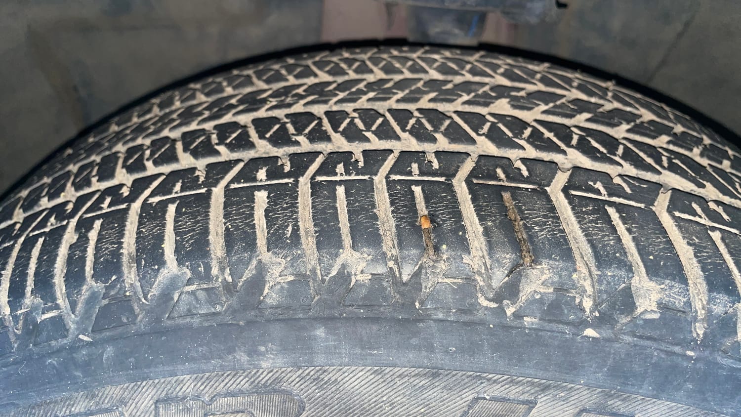 Used 2022 Jeep Meridian Limited (O) 4X2 AT Diesel Automatic tyres LEFT FRONT TYRE TREAD VIEW