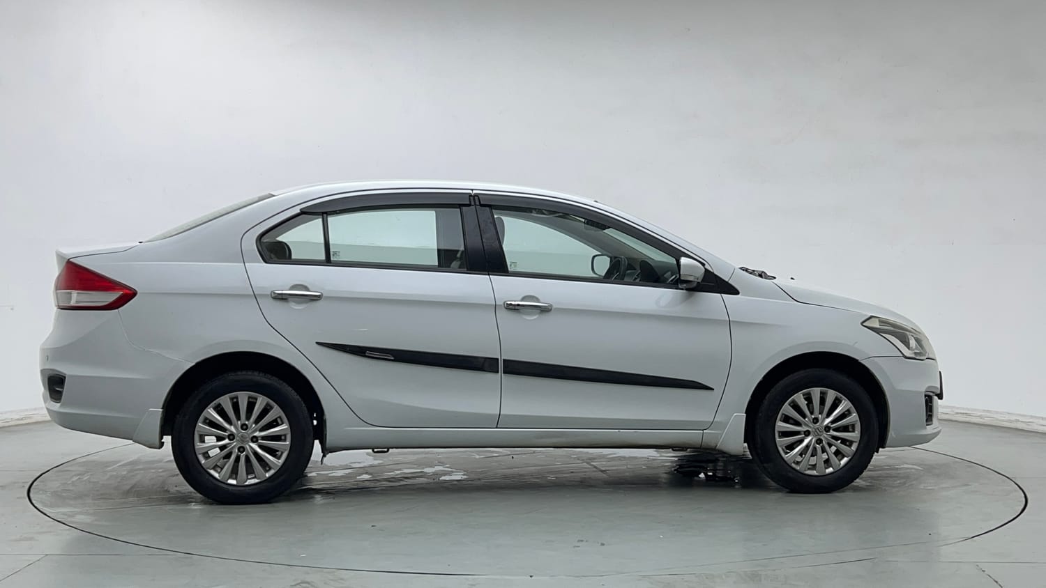 Used 2017 Maruti Suzuki Ciaz Zeta 1.4 MT Petrol Manual exterior RIGHT SIDE VIEW