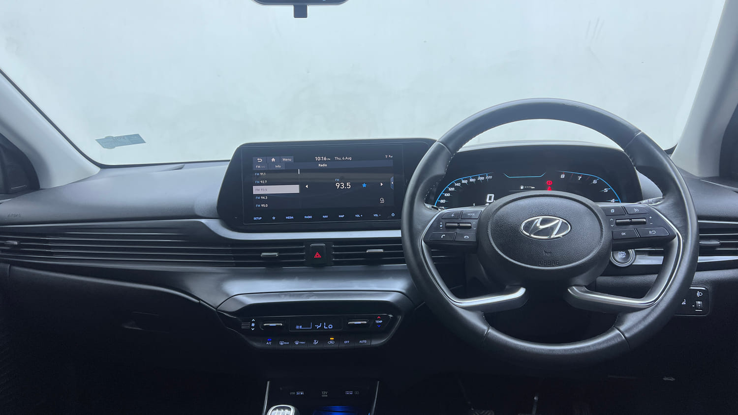 Used 2023 Hyundai i20 Asta (O) 1.2 MT Petrol Manual interior DASHBOARD VIEW