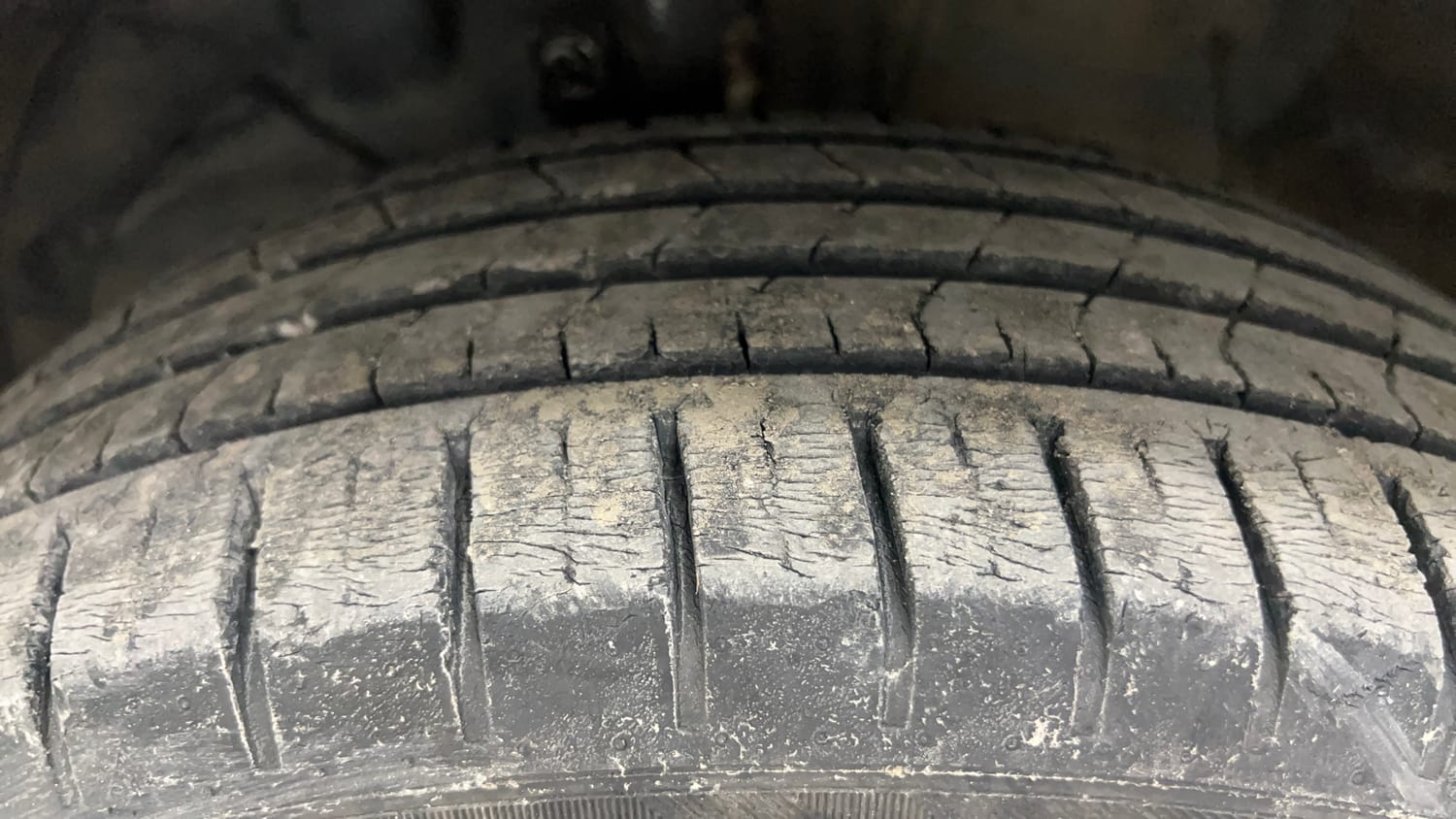 Used 2018 Maruti Suzuki Baleno Alpha 1.2 Petrol Manual tyres LEFT FRONT TYRE TREAD VIEW