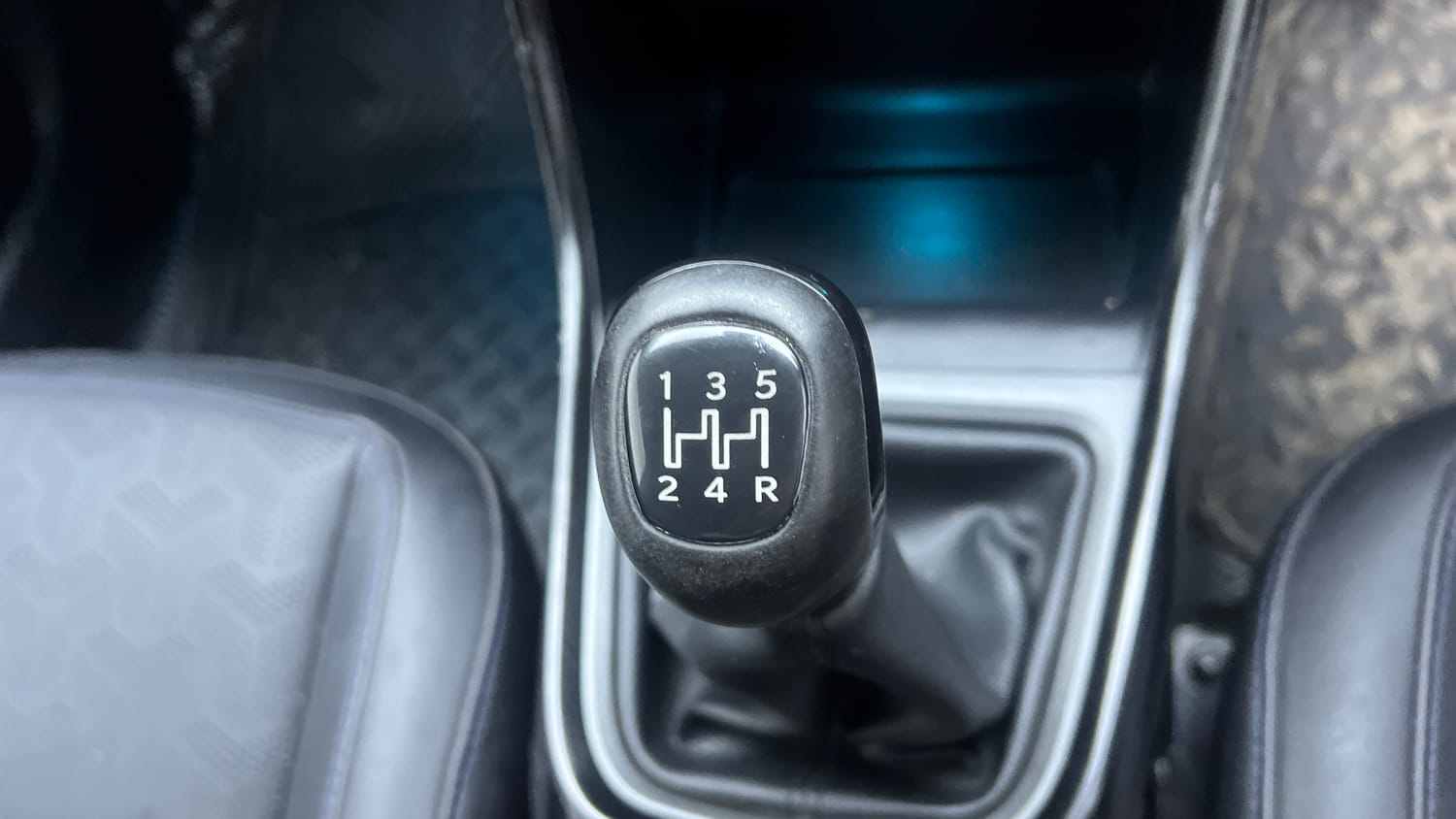 Used 2022 Tata Altroz XZ Plus Petrol Dark Edition Petrol Manual interior GEAR  KNOB VIEW