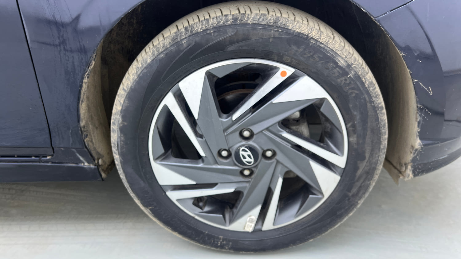 Used 2023 Hyundai i20 Asta (O) 1.2 MT Petrol Manual tyres RIGHT FRONT TYRE RIM VIEW