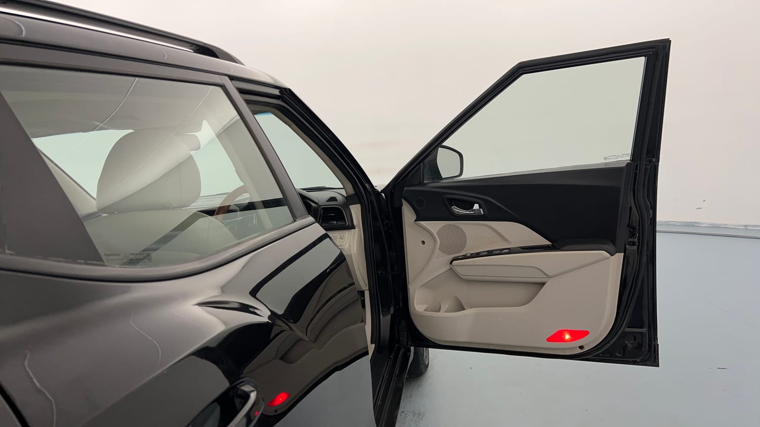 Used 2021 Mahindra XUV 300 W8 (O) 1.5 Diesel Diesel Manual interior RIGHT FRONT DOOR OPEN VIEW