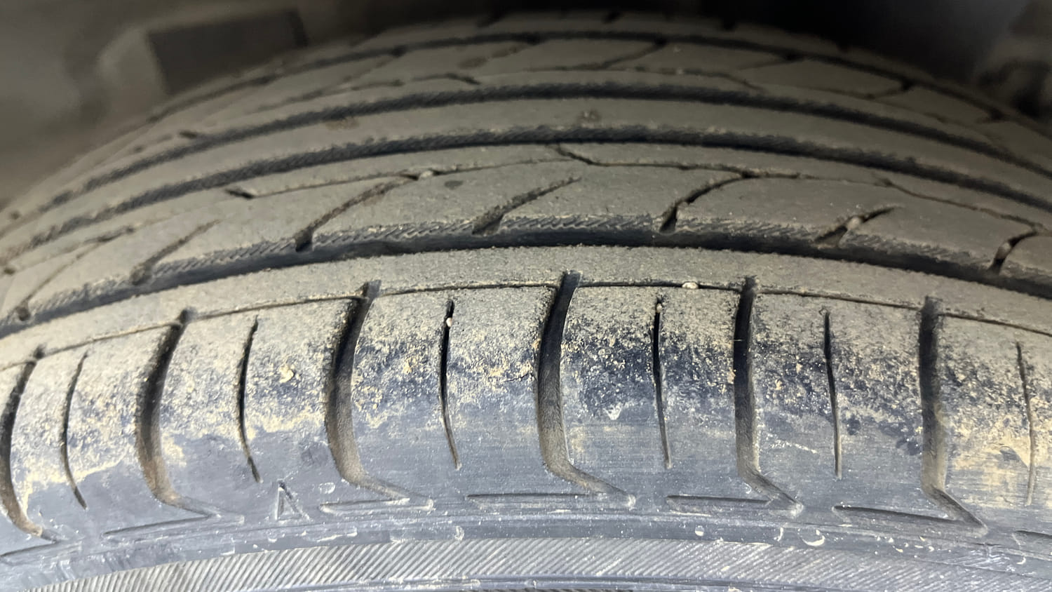 Used 2017 Hyundai Grand i10 Sportz (O) AT 1.2 Kappa VTVT Petrol Automatic tyres LEFT REAR TYRE TREAD VIEW