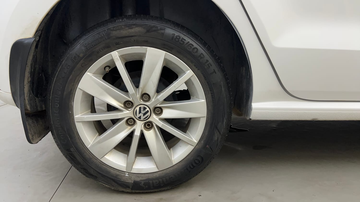 Used 2017 Volkswagen Polo Highline1.2L (P) Petrol Manual tyres RIGHT REAR TYRE RIM VIEW