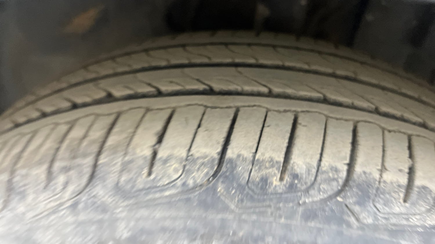 Used 2022 Tata Altroz XZ Plus Petrol Dark Edition Petrol Manual tyres LEFT FRONT TYRE TREAD VIEW