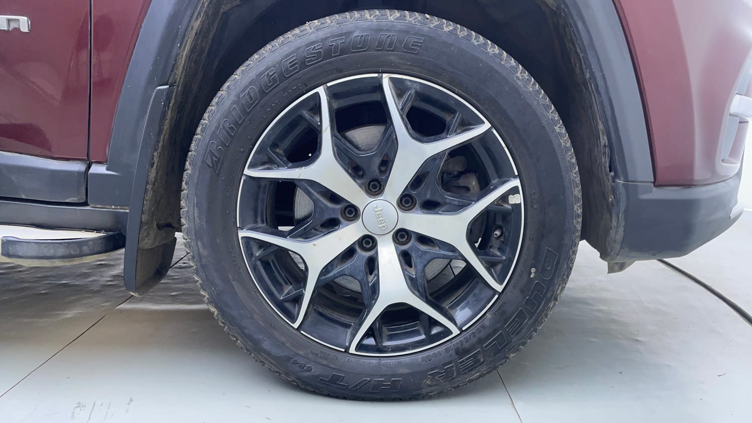 Used 2022 Jeep Meridian Limited (O) 4X2 AT Diesel Automatic tyres RIGHT FRONT TYRE RIM VIEW