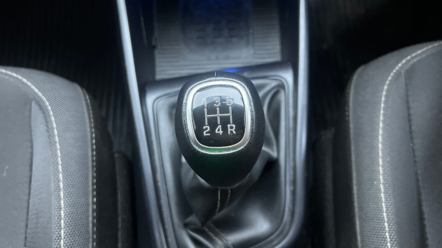 Used 2023 Hyundai i20 Asta (O) 1.2 MT Petrol Manual interior GEAR  KNOB VIEW