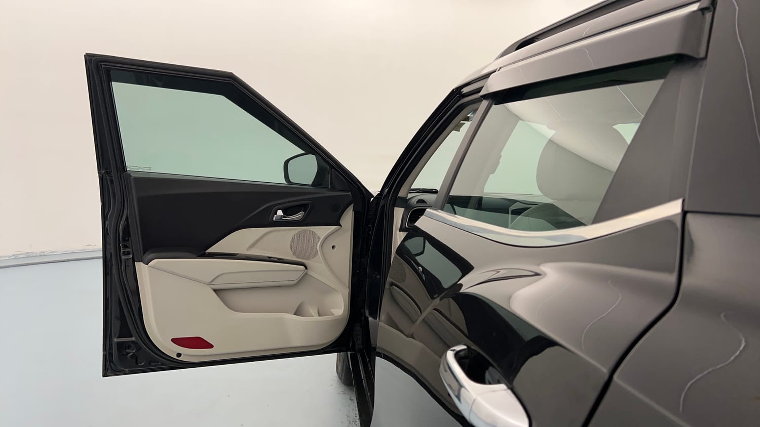 Used 2024 Mahindra XUV 300 W8 (O) 1.5 Diesel Diesel Manual interior LEFT FRONT DOOR OPEN VIEW