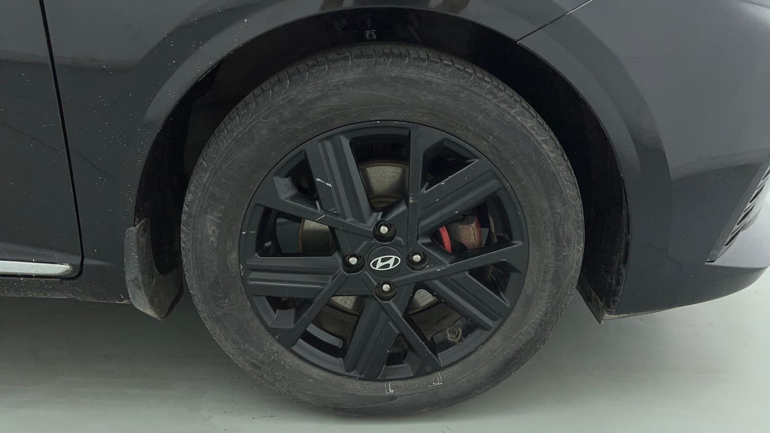 Used 2023 Hyundai Verna SX 1.5 Turbo Petrol MT Petrol Manual tyres RIGHT FRONT TYRE RIM VIEW