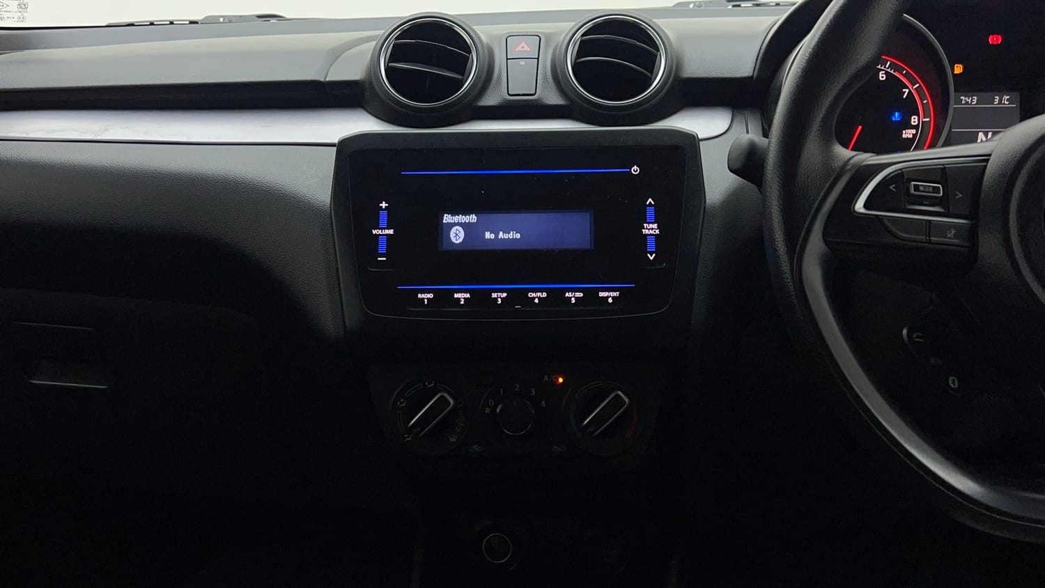 Used 2021 Maruti Suzuki Swift VXi AMT Petrol Automatic interior MUSIC SYSTEM & AC CONTROL VIEW