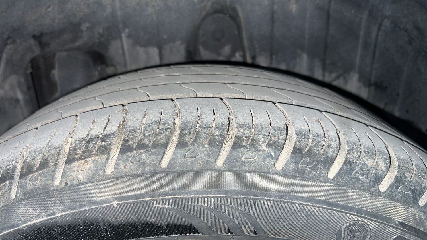 Used 2019 Mahindra XUV 300 1.5 W8 Diesel Manual tyres LEFT REAR TYRE TREAD VIEW