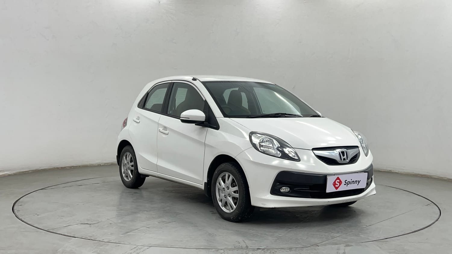 Used 2016 Honda Brio VX MT Petrol Manual exterior RIGHT FRONT CORNER VIEW