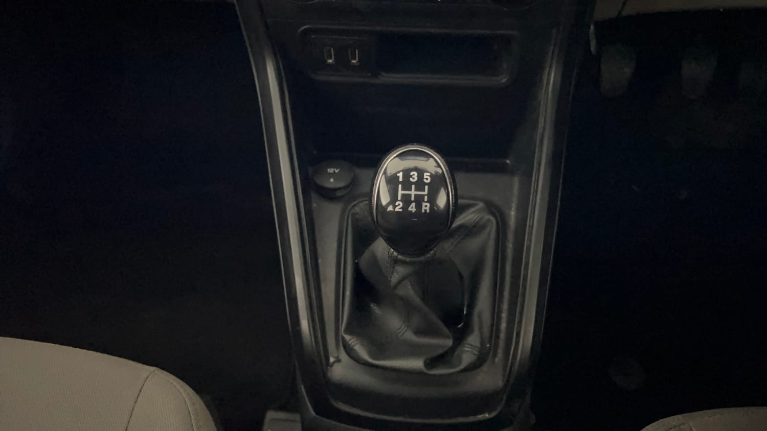 Used 2019 Ford EcoSport Trend 1.5L Ti-VCT Petrol Manual interior GEAR  KNOB VIEW
