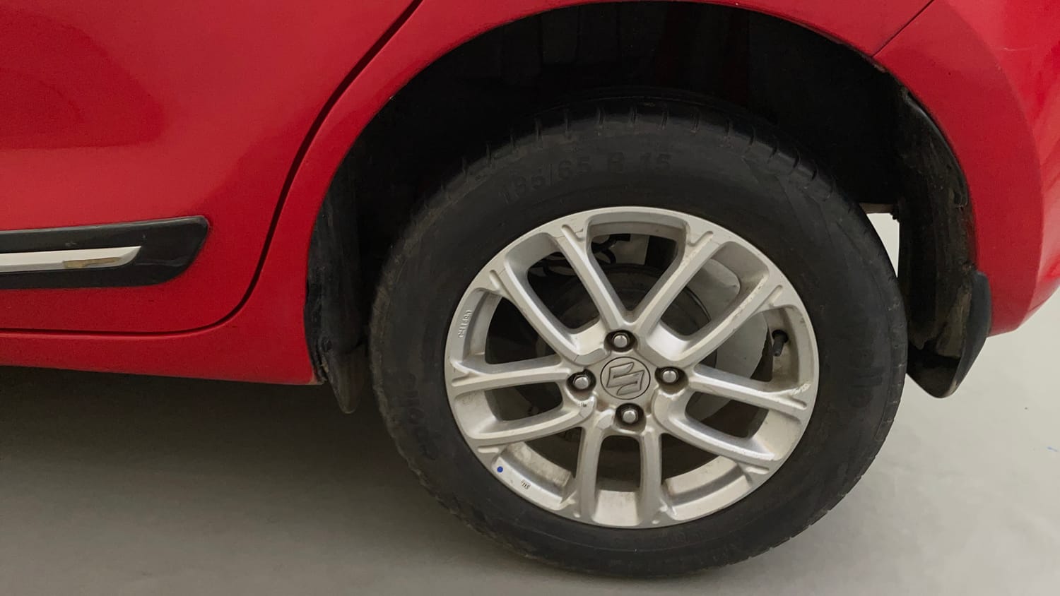 Used 2018 Maruti Suzuki Swift ZXi AMT Petrol Automatic tyres LEFT REAR TYRE RIM VIEW