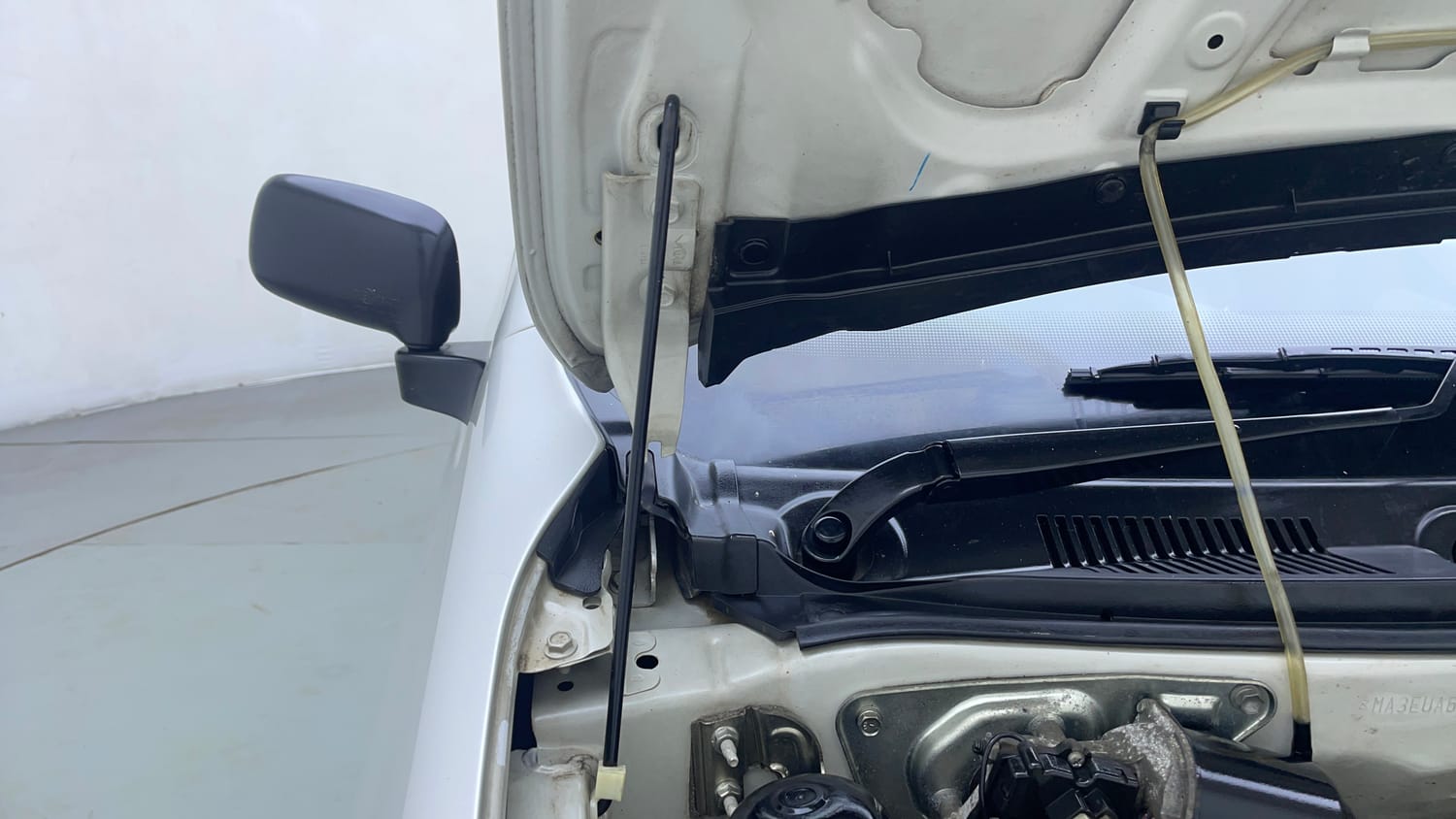 Used 2022 Maruti Suzuki Alto 800 LXi (O) CNG Cng Manual engine ENGINE RIGHT SIDE HINGE & APRON VIEW