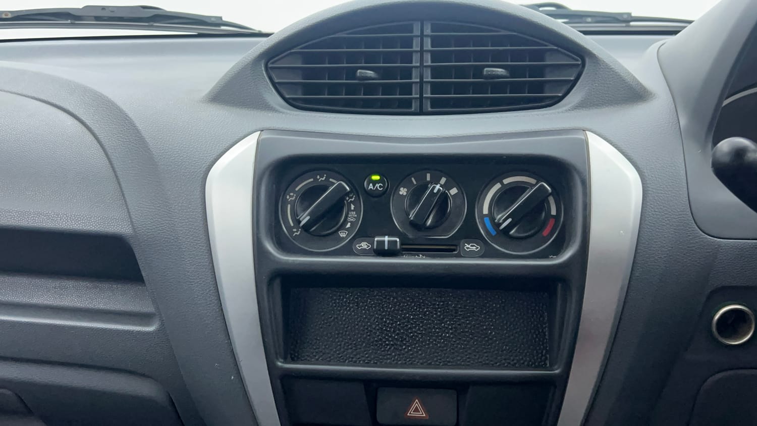 Used 2015 Maruti Suzuki Alto 800 Lxi Petrol Manual interior MUSIC SYSTEM & AC CONTROL VIEW