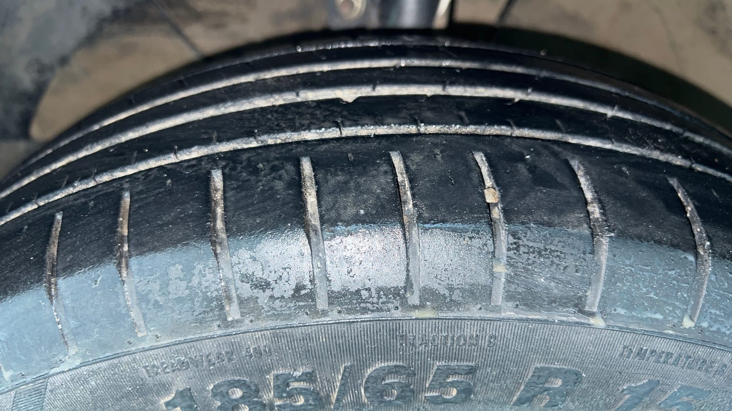 Used 2022 Maruti Suzuki Swift ZXi Plus AMT Petrol Automatic tyres LEFT FRONT TYRE TREAD VIEW
