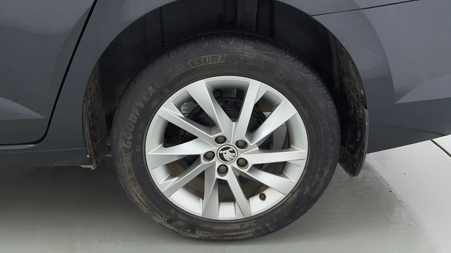 Used 2022 Skoda Slavia Ambition 1.0L TSI MT Petrol Manual tyres LEFT REAR TYRE RIM VIEW