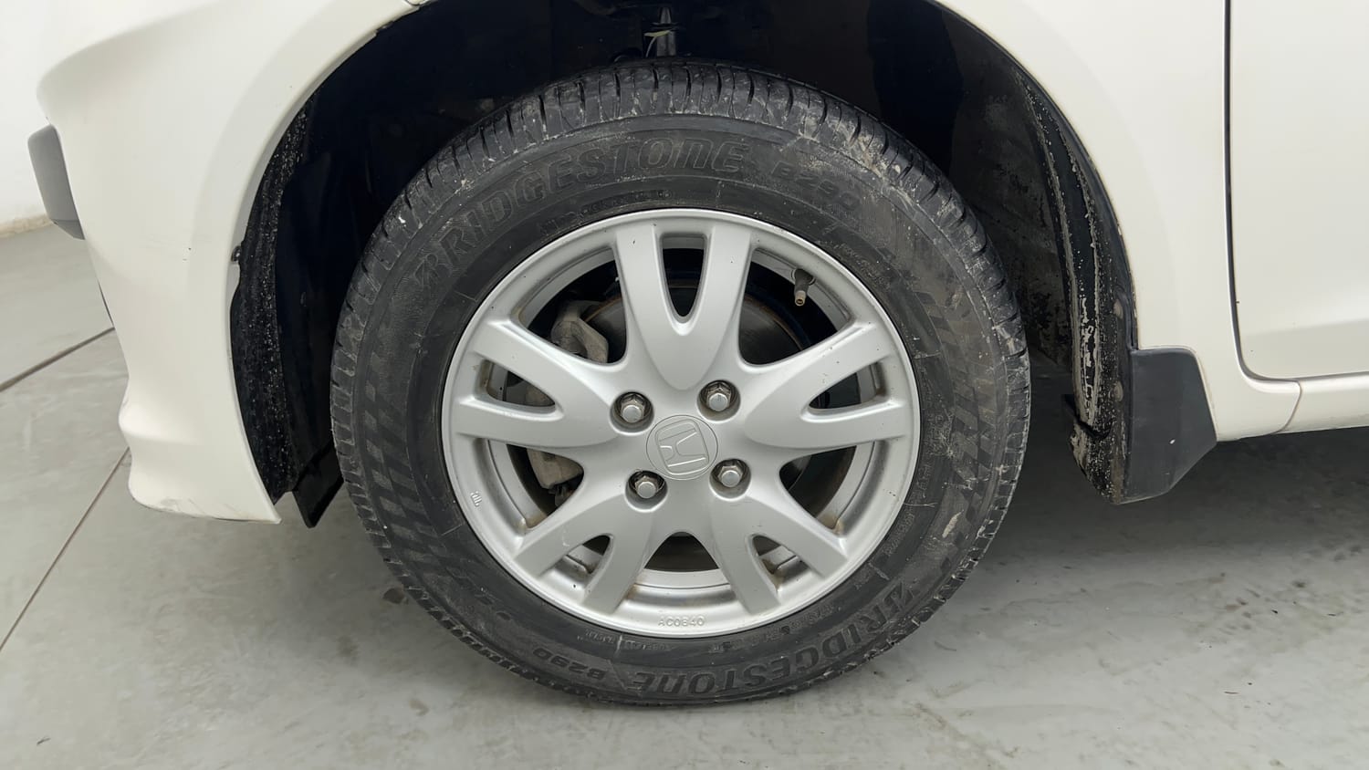 Used 2016 Honda Brio VX MT Petrol Manual tyres LEFT FRONT TYRE RIM VIEW