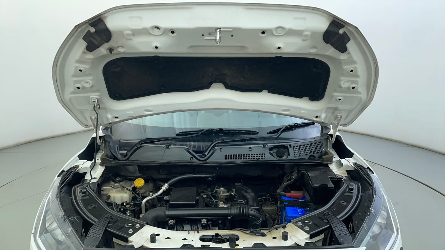 Used 2023 Nissan Magnite XV Petrol Manual engine ENGINE & BONNET OPEN FRONT VIEW