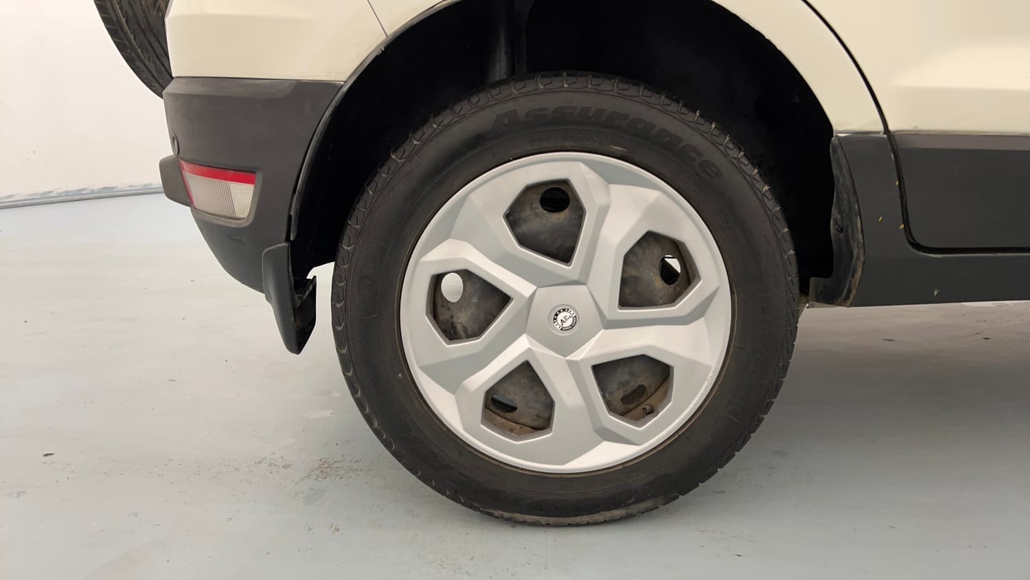 Used 2019 Ford EcoSport Trend 1.5L Ti-VCT Petrol Manual tyres RIGHT REAR TYRE RIM VIEW