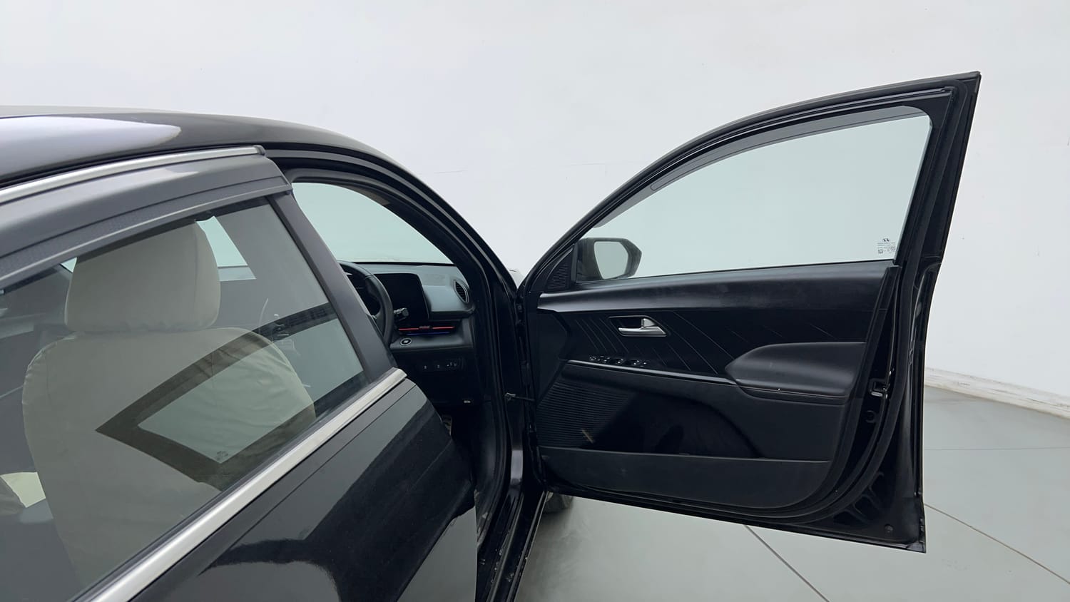 Used 2023 Hyundai Verna SX 1.5 Turbo Petrol MT Petrol Manual interior RIGHT FRONT DOOR OPEN VIEW