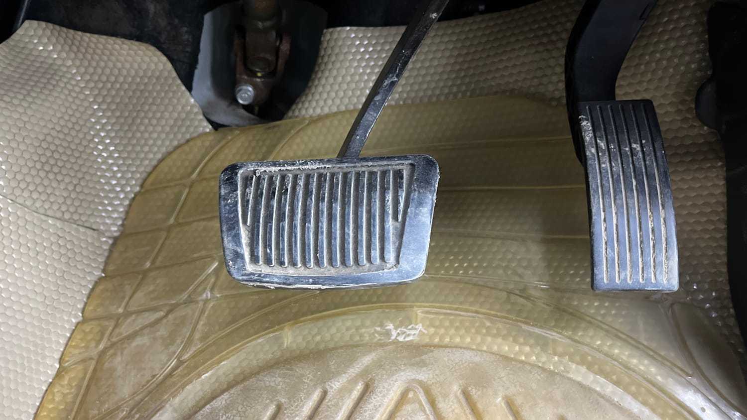 Used 2017 Hyundai Grand i10 Sportz (O) AT 1.2 Kappa VTVT Petrol Automatic interior PEDALS VIEW