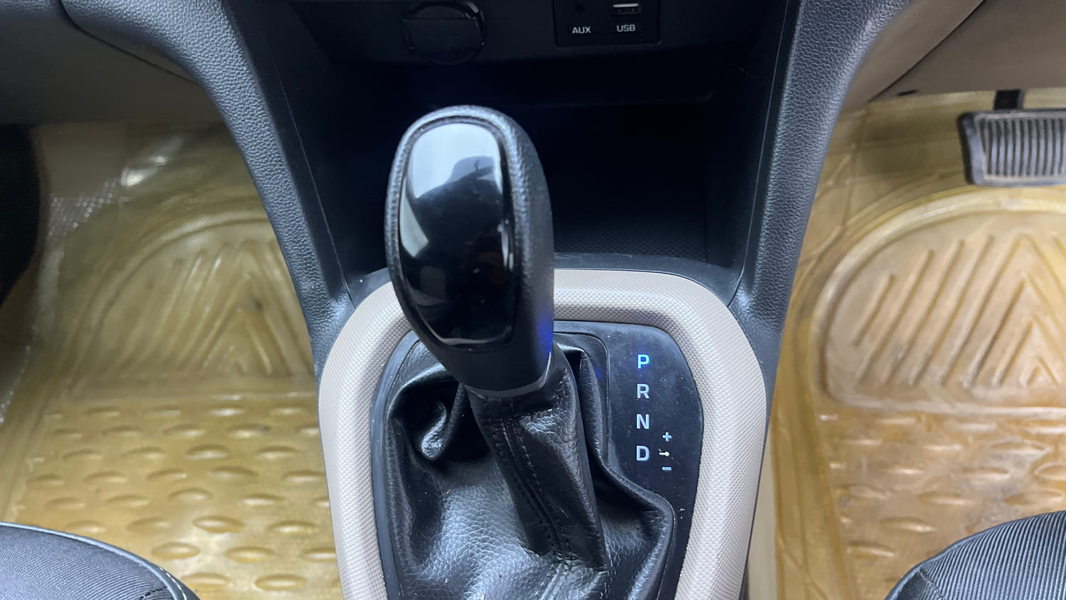 Used 2017 Hyundai Grand i10 Sportz (O) AT 1.2 Kappa VTVT Petrol Automatic interior GEAR  KNOB VIEW