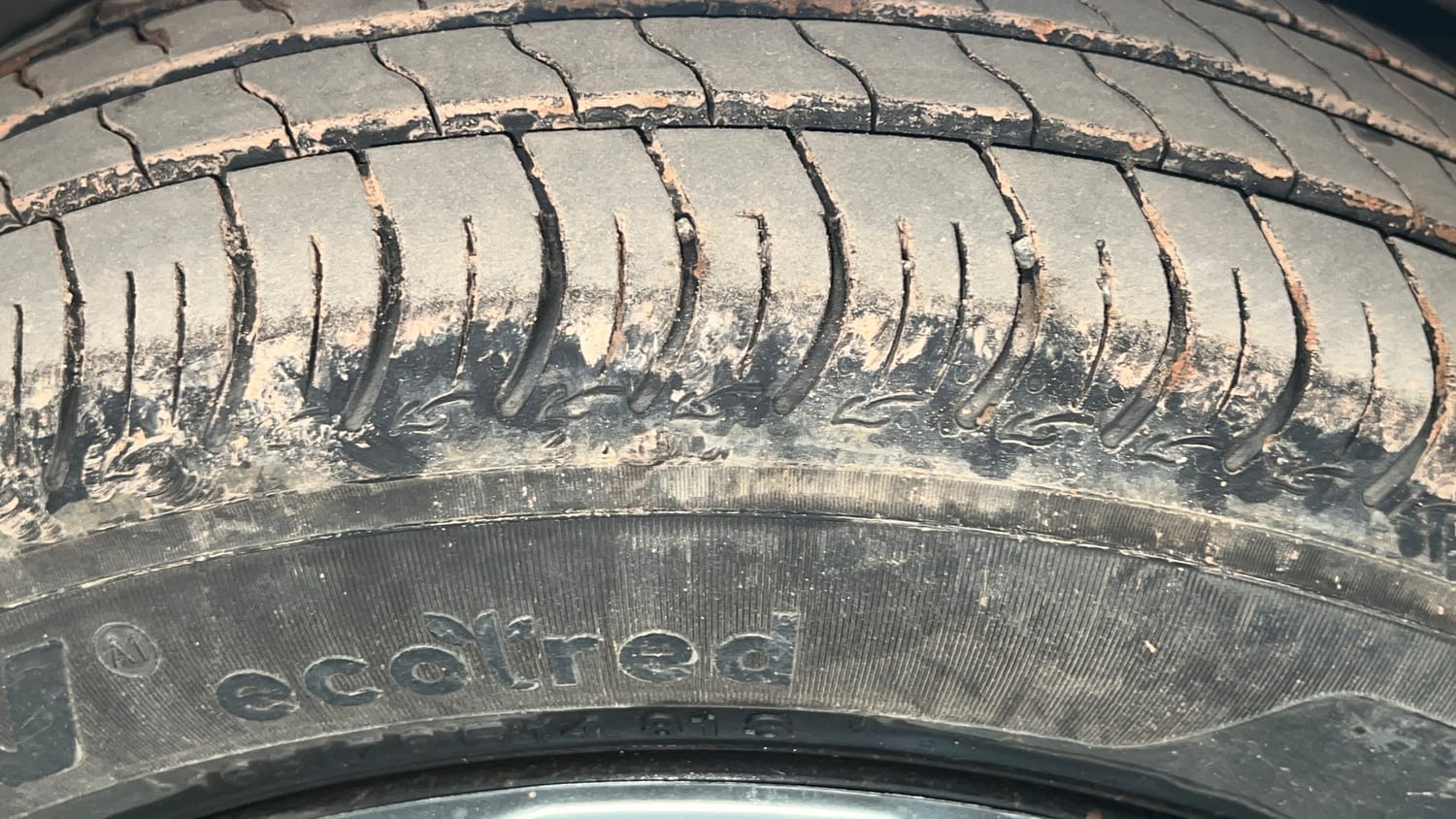 Used 2022 Maruti Suzuki S-Presso VXi (O) Petrol Manual tyres RIGHT FRONT TYRE TREAD VIEW