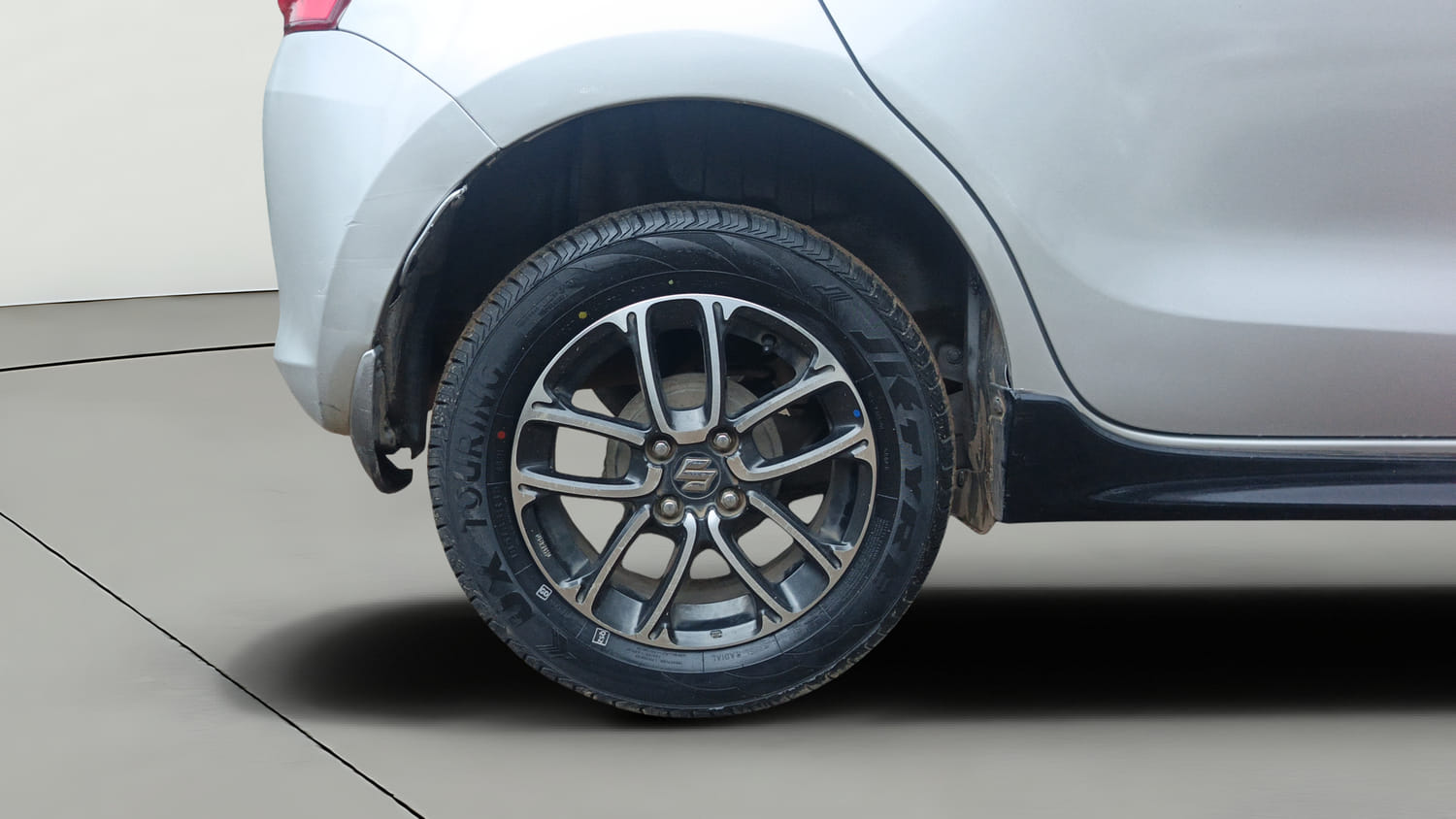 Used 2019 Maruti Suzuki Swift ZDi Plus AMT Diesel Automatic tyres RIGHT REAR TYRE RIM VIEW