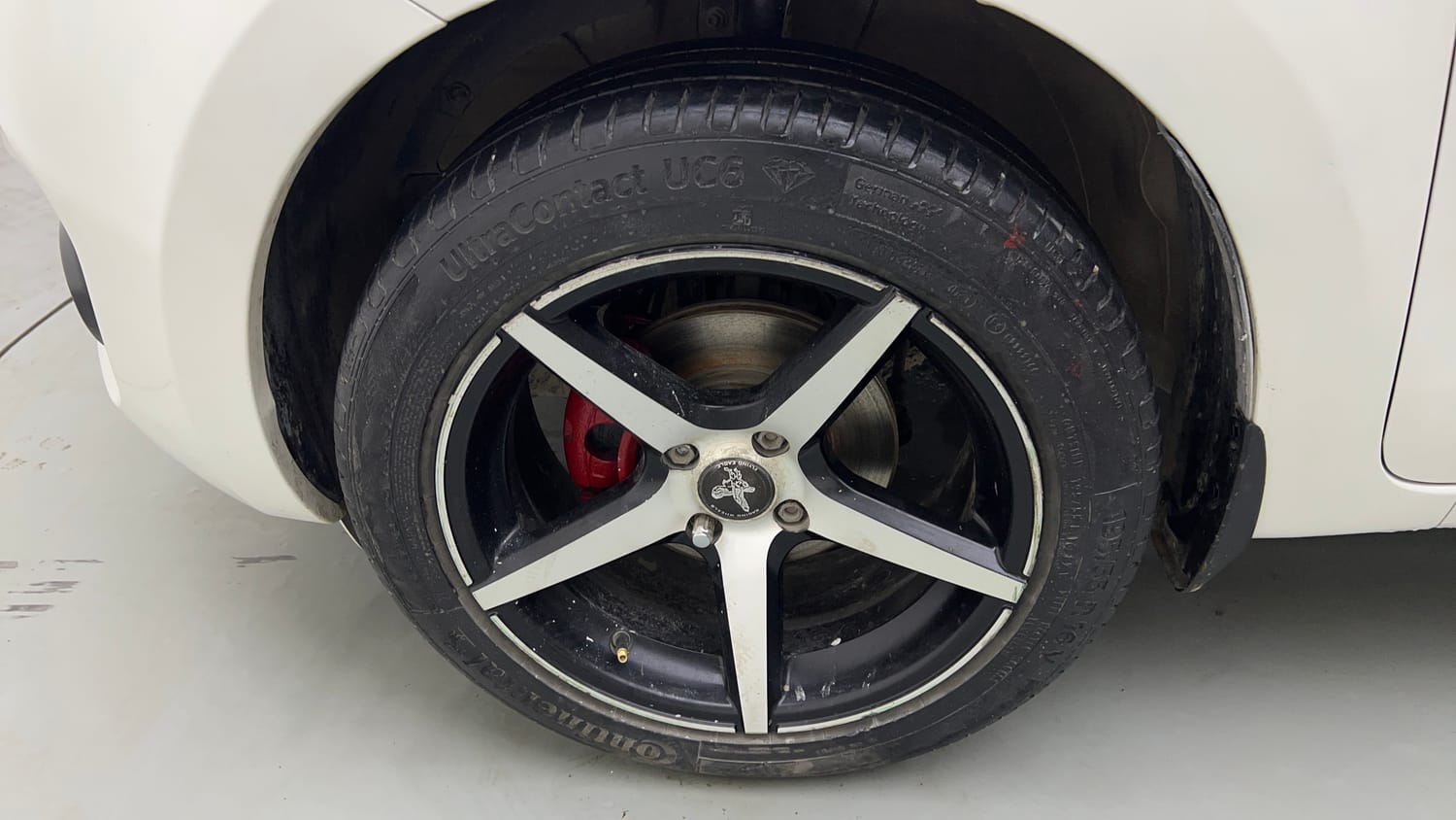 Used 2021 Maruti Suzuki Swift VXi AMT Petrol Automatic tyres LEFT FRONT TYRE RIM VIEW