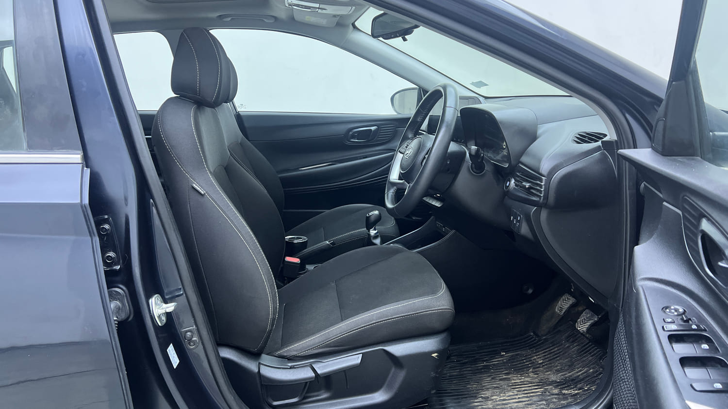Used 2023 Hyundai i20 Asta (O) 1.2 MT Petrol Manual interior RIGHT SIDE FRONT DOOR CABIN VIEW