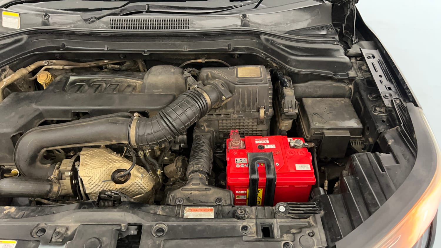 Used 2021 Mahindra XUV 300 W8 (O) 1.5 Diesel Diesel Manual engine ENGINE LEFT SIDE VIEW
