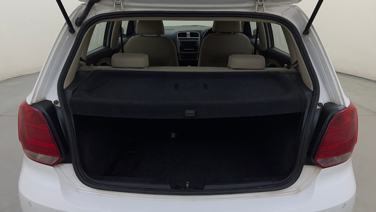 Used 2017 Volkswagen Polo Highline1.2L (P) Petrol Manual interior DICKY INSIDE VIEW