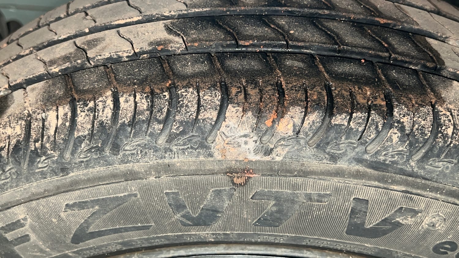 Used 2022 Maruti Suzuki S-Presso VXi (O) Petrol Manual tyres RIGHT REAR TYRE TREAD VIEW
