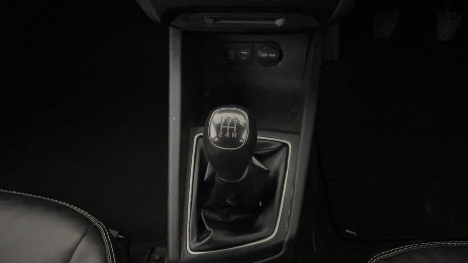 Used 2015 Hyundai Elite i20 Magna 1.2 Petrol Manual interior GEAR  KNOB VIEW