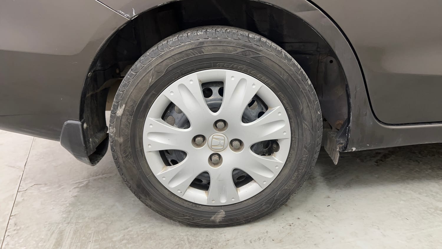 Used 2015 Honda Amaze 1.2 S i-VTEC Petrol Manual tyres RIGHT REAR TYRE RIM VIEW