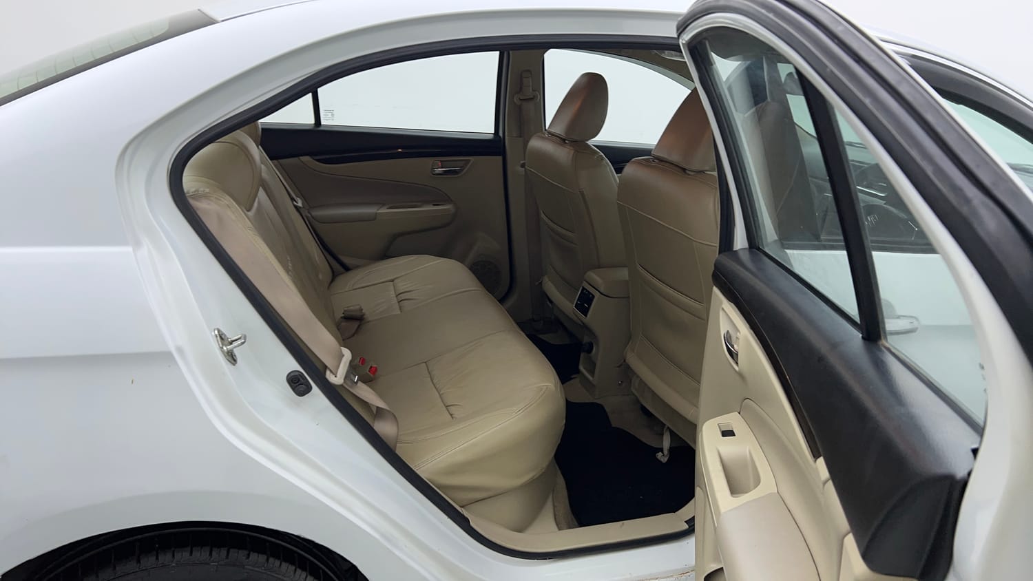 Used 2017 Maruti Suzuki Ciaz Zeta 1.4 MT Petrol Manual interior RIGHT SIDE REAR DOOR CABIN VIEW