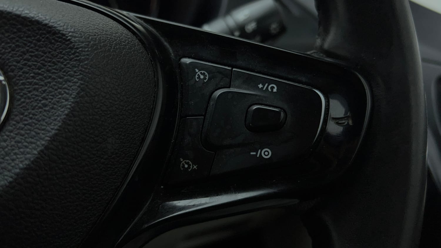 Used 2020 Tata Nexon XZ Plus (O) Petrol Manual top_features Cruise control