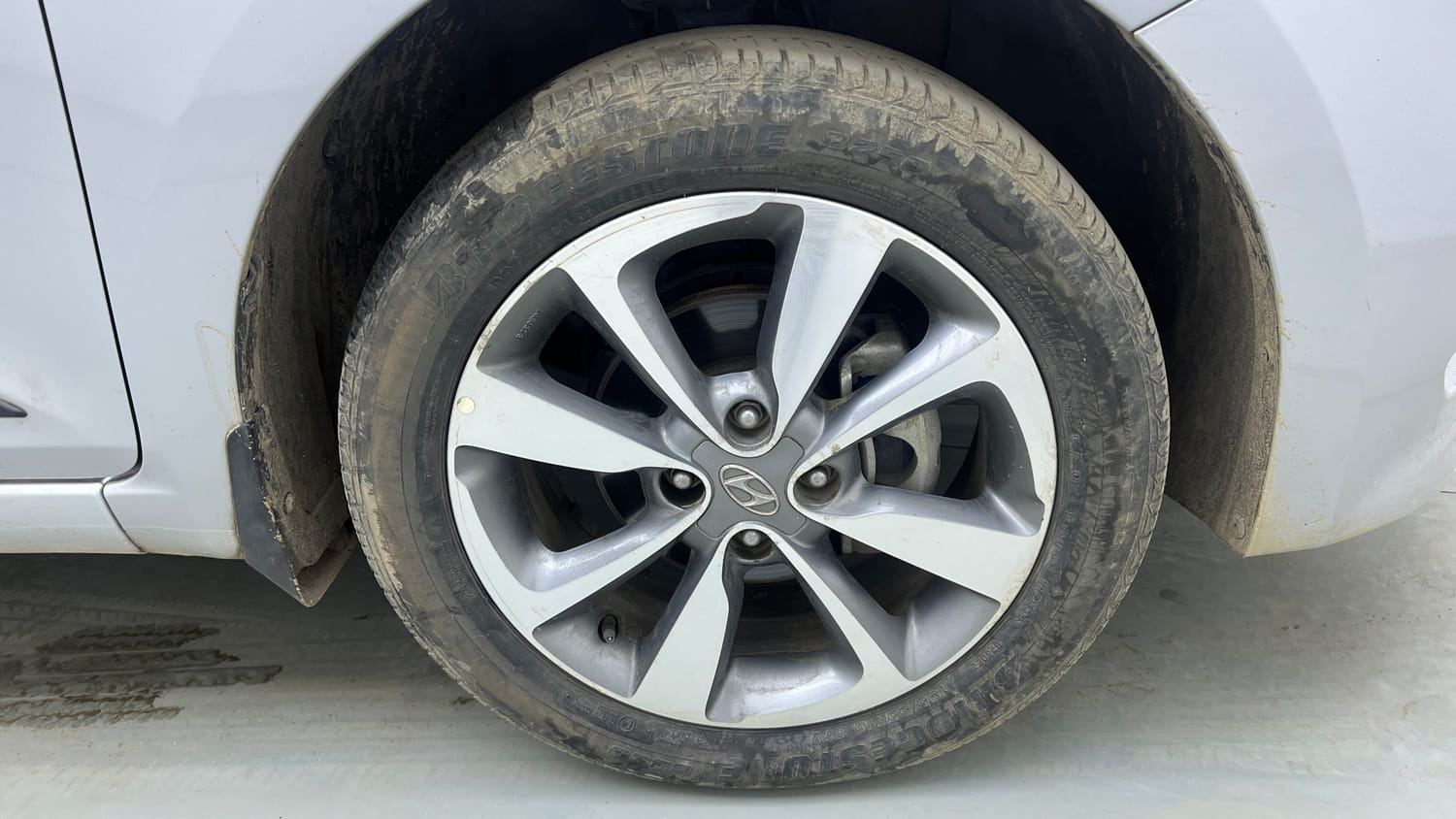 Used 2015 Hyundai Elite i20 Asta 1.2 Petrol Manual tyres RIGHT FRONT TYRE RIM VIEW