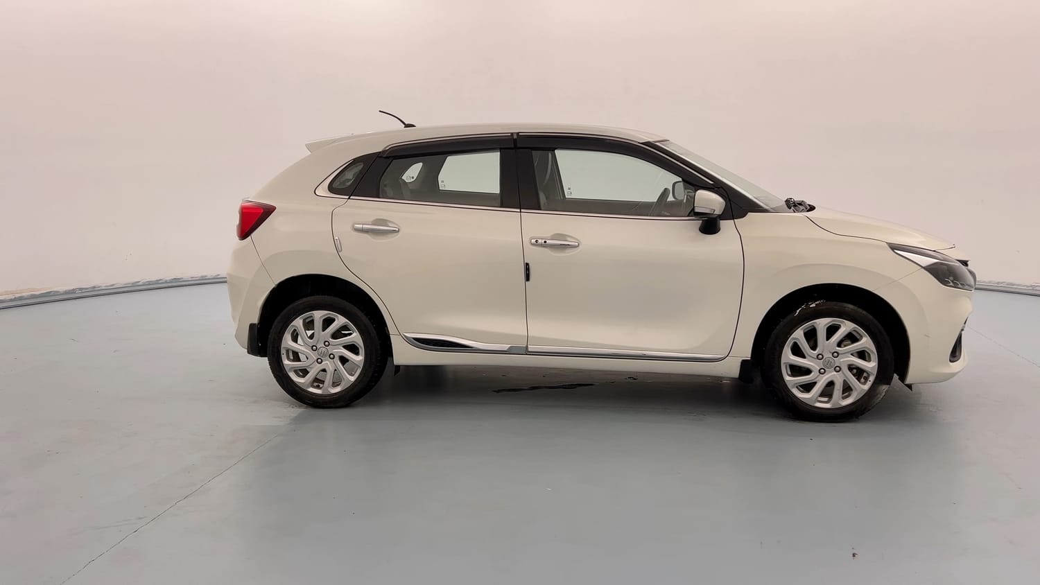 Used 2023 Maruti Suzuki Baleno Zeta MT Petrol Manual exterior RIGHT SIDE VIEW