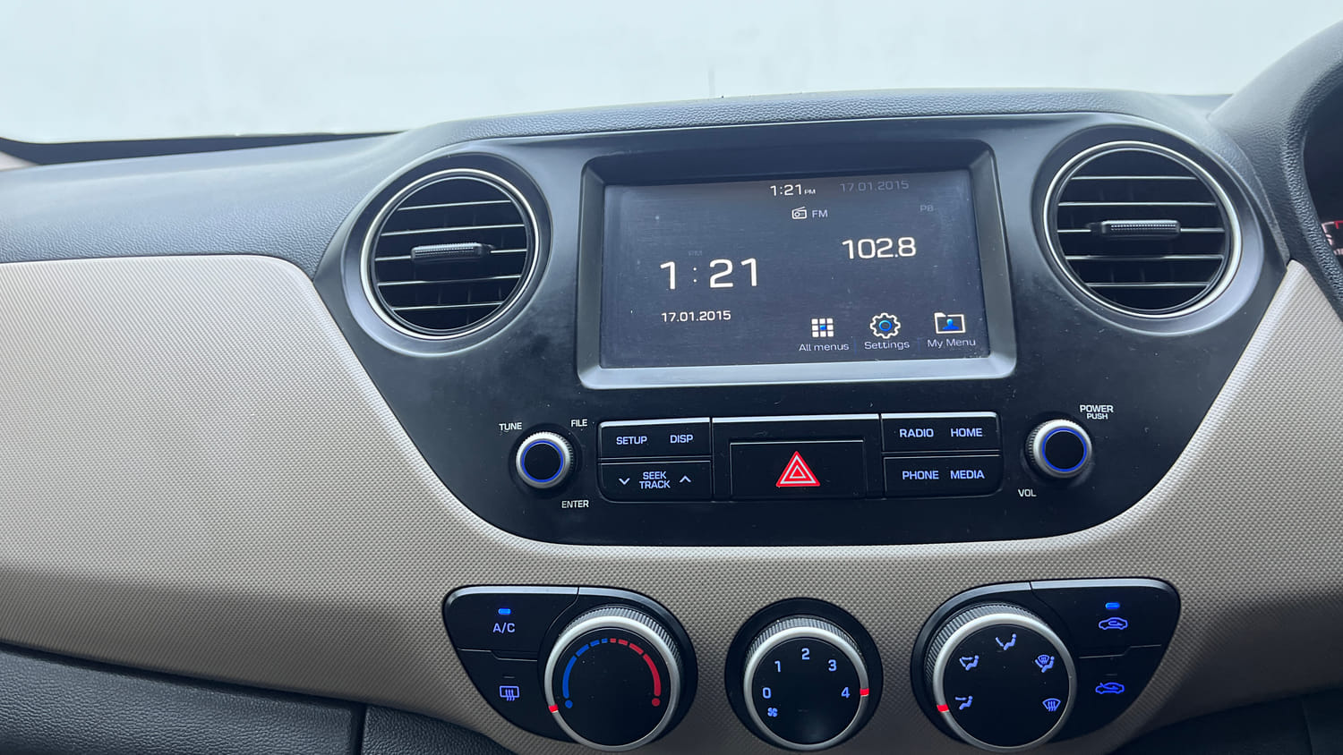 Used 2017 Hyundai Grand i10 Sportz (O) AT 1.2 Kappa VTVT Petrol Automatic interior MUSIC SYSTEM & AC CONTROL VIEW