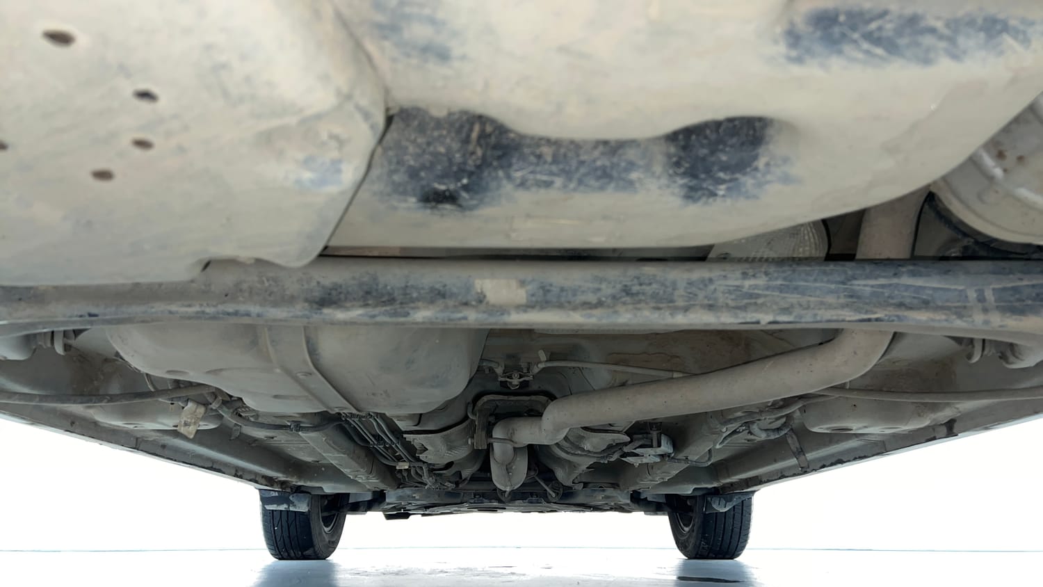 Used 2024 Mahindra XUV 300 W8 (O) 1.5 Diesel Diesel Manual extra REAR UNDERBODY VIEW (TAKEN FROM REAR)